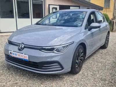 Usata VW Golf VIII Life 131 CV (96 kW) 2021 Grigio Berlina