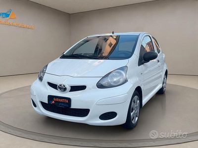 Usata Toyota Aygo 68 CV (50 kW) 2011 Bianco Utilitaria