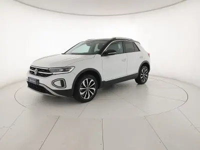 Usata VW T-Roc Style 110 CV (80 kW) 2023 Pure white nero SUV