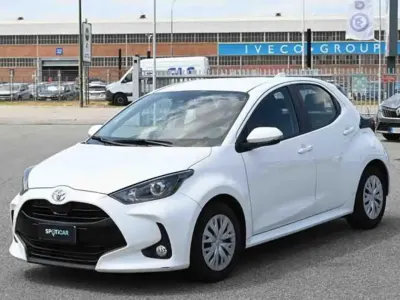 Usata Toyota Yaris Active 72 CV (52 kW) 2022 Bianco Utilitaria