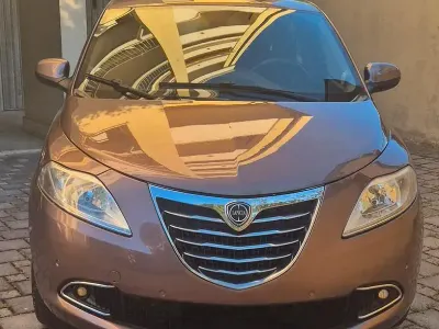 Usata Lancia Ypsilon 69 CV (50 kW) 2015 Utilitaria