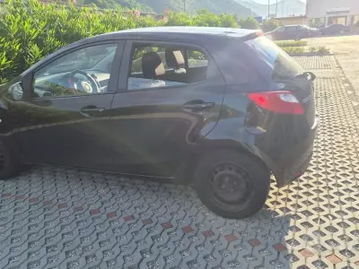 Usata Mazda 2 75 CV (55 kW) 2008 Nero Utilitaria