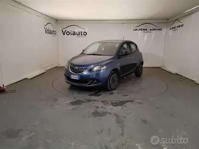 Usata Lancia Ypsilon Gold 69 CV (50 kW) 2022 Blu/azzurro Utilitaria