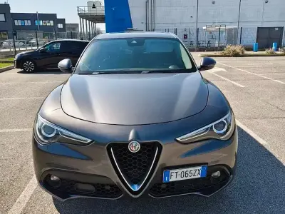 Usata Alfa Romeo Stelvio Executive 210 CV (154 kW) 2019 Grigio SUV