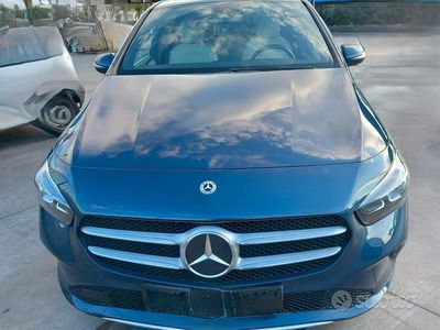 Usata Mercedes B180 116 CV (85 kW) 2022 Blu Monovolume