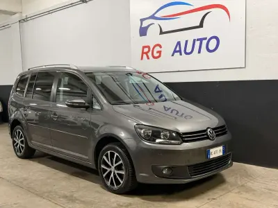 Usata VW Touran Conceptline 109 CV (80 kW) 2015 Grigio Monovolume