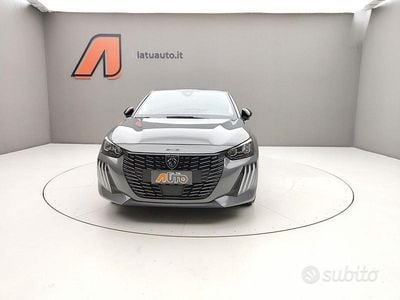 Usata Peugeot 208 Allure 101 CV (74 kW) 2025 Grigio selenium Utilitaria
