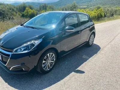 Usata Peugeot 208 75 CV (55 kW) 2017 Utilitaria