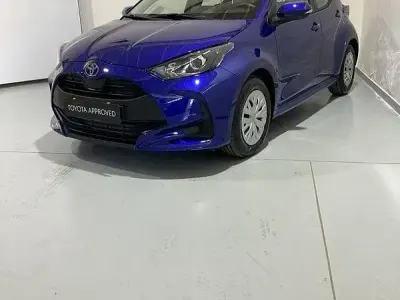 Usata Toyota Yaris Hybrid Active 115 CV (84 kW) 2025 Blu Berlina