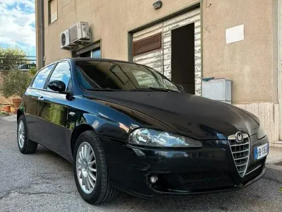 Usata Alfa Romeo 147 120 CV (88 kW) 2007 Nero Utilitaria
