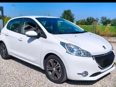 Usata Peugeot 208 Allure 82 CV (60 kW) 2015 Bianco Utilitaria