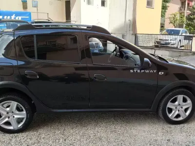 Usata Dacia Sandero Prestige 90 CV (66 kW) 2015 Nero Utilitaria