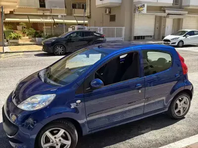 Usata Peugeot 107 68 CV (50 kW) 2006 Bluazzurro Utilitaria
