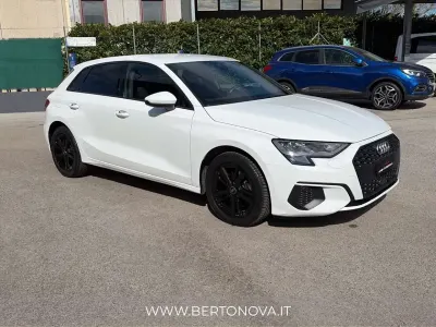 Usata Audi A3 Business 116 CV (85 kW) 2021 Bianco Berlina