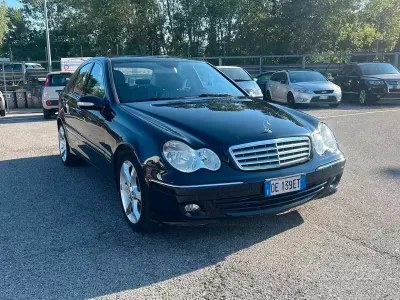 Usata Mercedes C200 Avantgarde 122 CV (89 kW) 2006 Bluazzurro Berlina