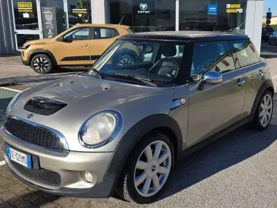 Usata Mini Cooper S Salt 175 CV (128 kW) 2006 Grigio chiaro Utilitaria