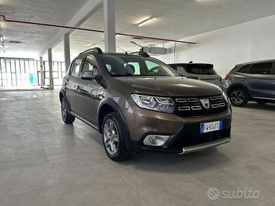 Usata Dacia Sandero Stepway 73 CV (53 kW) 2019 Marrone Berlina