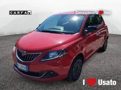 Usata Lancia Ypsilon Gold 69 CV (50 kW) 2023 Rosso Utilitaria