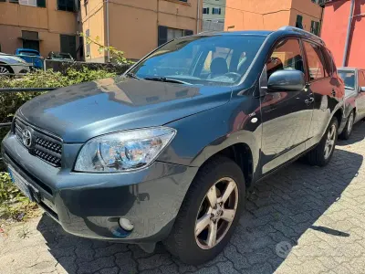 Usata Toyota RAV4 136 CV (100 kW) 2006 Grigio SUV