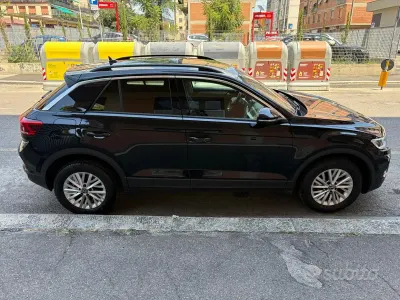 Usata VW T-Roc 110 CV (80 kW) 2023 Nero SUV