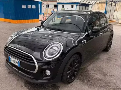 Usata Mini Cooper D Hype 116 CV (85 kW) 2018 Nero Utilitaria