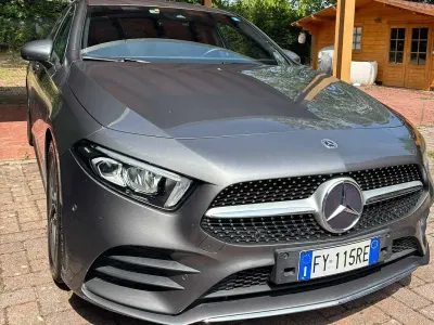 Usata Mercedes A180 Premium 116 CV (85 kW) 2019 Grigio Berlina