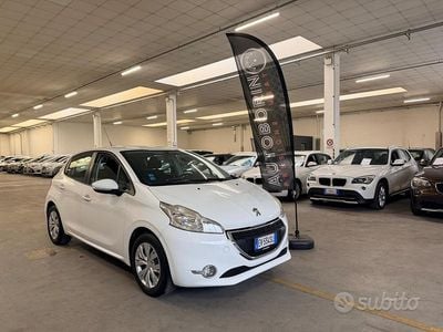 Usata Peugeot 208 Active 82 CV (60 kW) 2014 Bianco Utilitaria