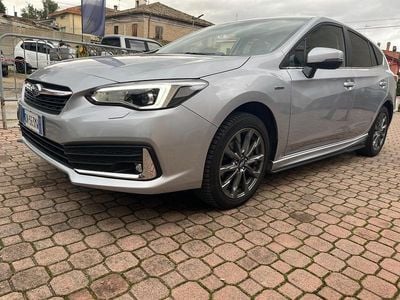 Usata Subaru Impreza Premium 149 CV (109 kW) 2023 Arancione Berlina