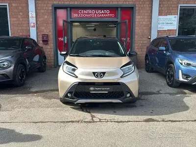 Usata Toyota Aygo X Lounge 72 CV (52 kW) 2023 Beige SUV