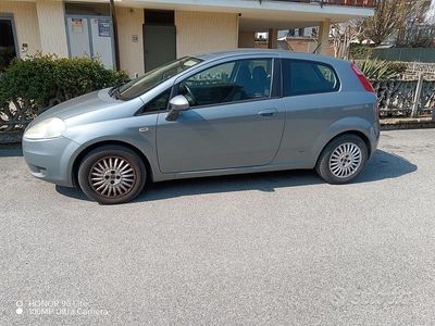 Usata Fiat Grande Punto 90 CV (66 kW) 2007 Grigio Utilitaria