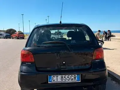 Usata Toyota Yaris 87 CV (63 kW) 2005 Nero Berlina