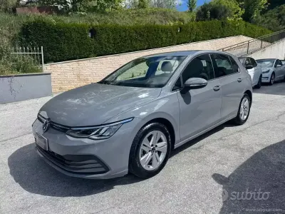 Usata VW Golf VIII Life 150 CV (110 kW) 2021 Grigio Berlina