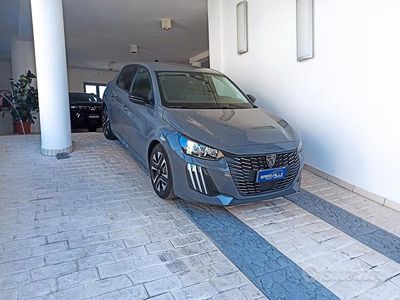 Usata Peugeot 208 Allure 100 CV (73 kW) 2025 Grigio Utilitaria