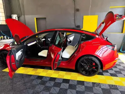 Usata Tesla Model 3 152 kW (208 CV) 2021 Rosso Berlina