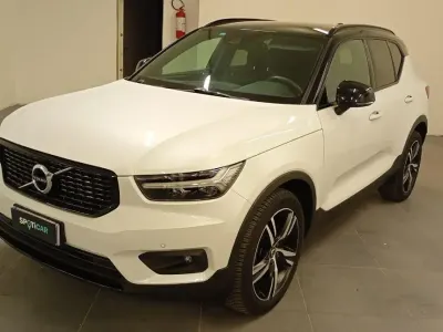 Usata Volvo XC40 Momentum 163 CV (119 kW) 2020 Bianco SUV