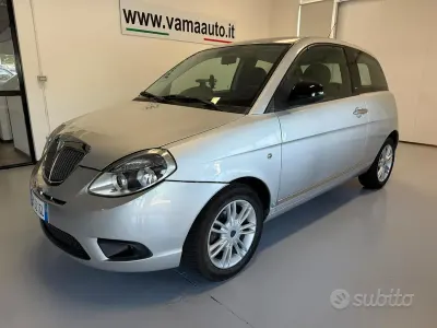Usata Lancia Ypsilon 75 CV (55 kW) 2012 Grigio Utilitaria