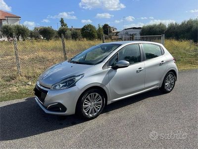 Usata Peugeot 208 Active 81 CV (59 kW) 2016 Grigio Utilitaria