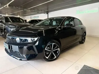 Używany Opel Astra Elegance 131 KM (96 kW) 2024 Czarny Hatchback