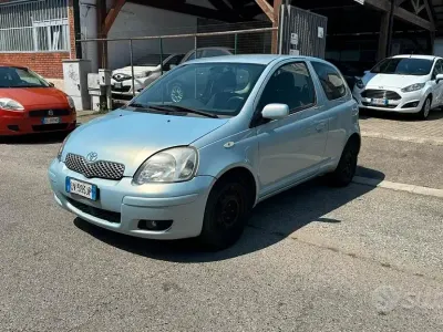 Usata Toyota Yaris Sol 65 CV (47 kW) 2005 Bluazzurro Berlina
