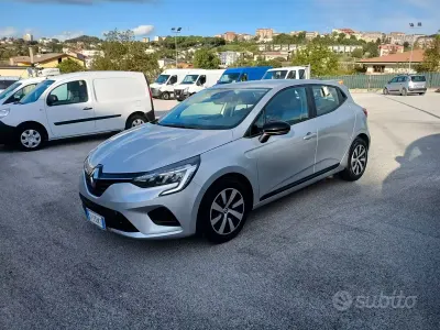 Usata Renault Clio V 91 CV (66 kW) 2023 Grigio Berlina
