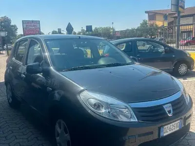 Usata Dacia Sandero 75 CV (55 kW) 2009 Marrone Utilitaria