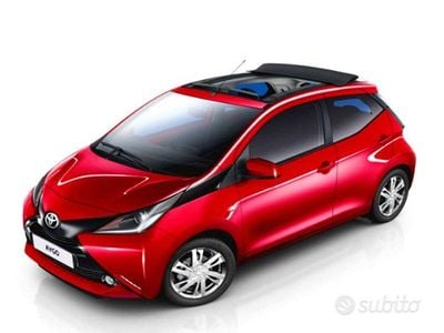 Rosso Usata 2015 Toyota Aygo X-wave Utilitaria | 7300 € (Buon prezzo)