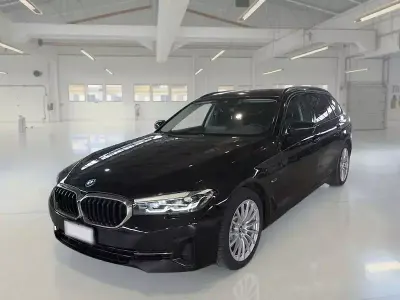 Usata BMW 530e 184 CV (135 kW) 2023 Nero Station wagon
