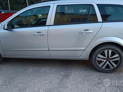 Begagnad Opel Astra 2008 Grå Kombi