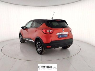 Usata Renault Captur Zen 90 CV (66 kW) 2016 Rosso metallizzato SUV