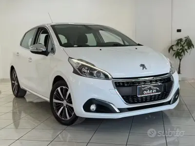 Usata Peugeot 208 Allure 82 CV (60 kW) 2016 Bianco Utilitaria