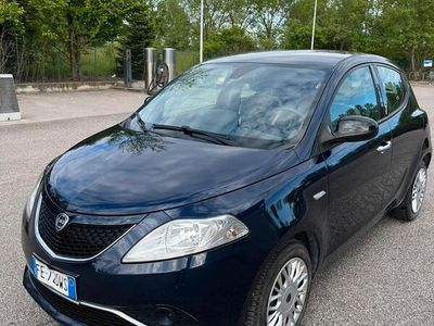 Usata Lancia Ypsilon Gold 95 CV (69 kW) 2016 Blu Utilitaria