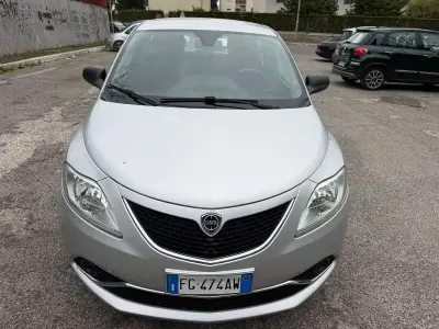 Usata Lancia Ypsilon Gold 69 CV (50 kW) 2016 Utilitaria
