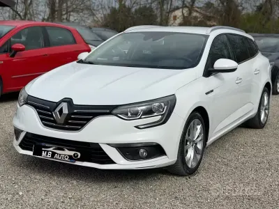 Käytetty Renault Mégane 110 HP (80 kW) 2017 Valkoinen Sedan