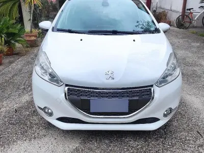 Usata Peugeot 208 Allure 92 CV (67 kW) 2013 Bianco Utilitaria